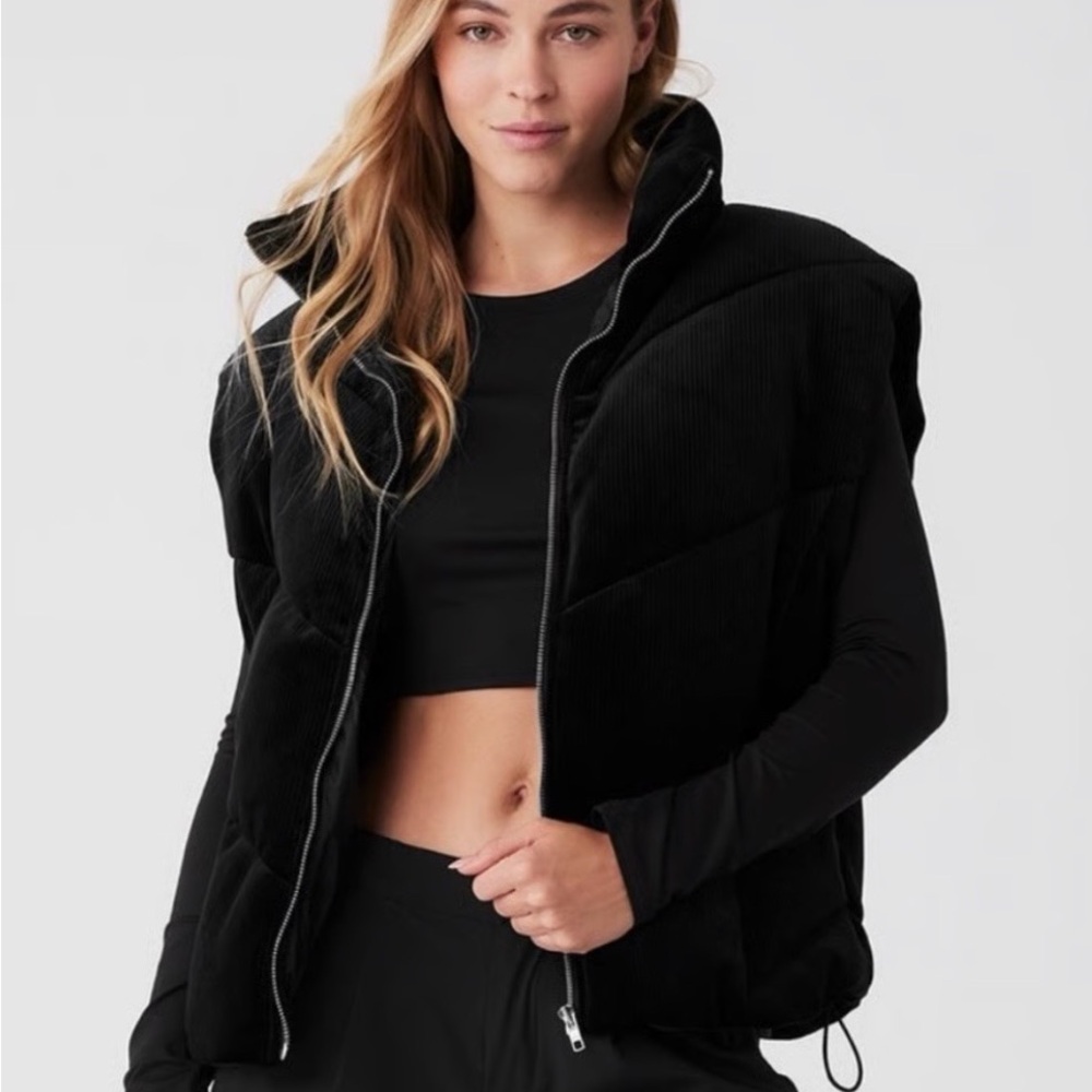 Alo Yoga Ribbed Velour Mountain Side Puffer Vest - Black